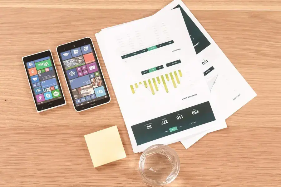 Lucky Larry app on two phones